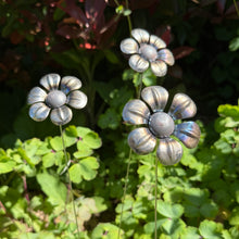 Load image into Gallery viewer, Set of 3 Metal Daisies (51 cm)