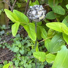 Load image into Gallery viewer, Metal Artichoke Garden Ornament (55 cm)