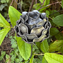 Load image into Gallery viewer, Metal Artichoke Garden Ornament (55 cm)