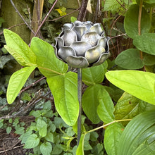 Load image into Gallery viewer, Metal Artichoke Garden Ornament (55 cm)