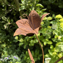 Load image into Gallery viewer, Tall Rusty Metal Lily Garden Ornament (120 cm)