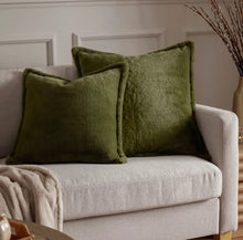 Load image into Gallery viewer, Super Soft Luxury Forest Green Cushion Cover - Faux Fur, 45 x 45 cm (18 x 18 in)